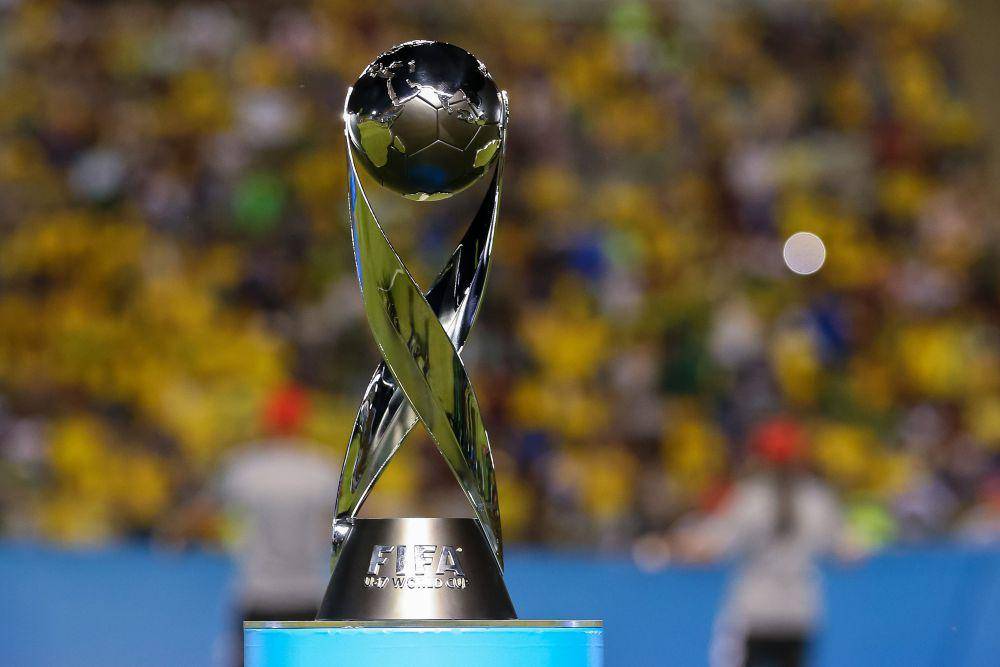 Trofi Piala Dunia U17 (https://www.fifa.com/)