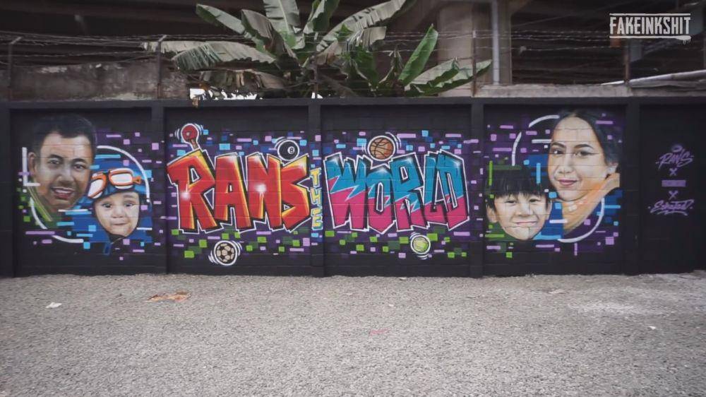 Wendi Cagur bikin mural (YouTube.com/Rans Entertainment)