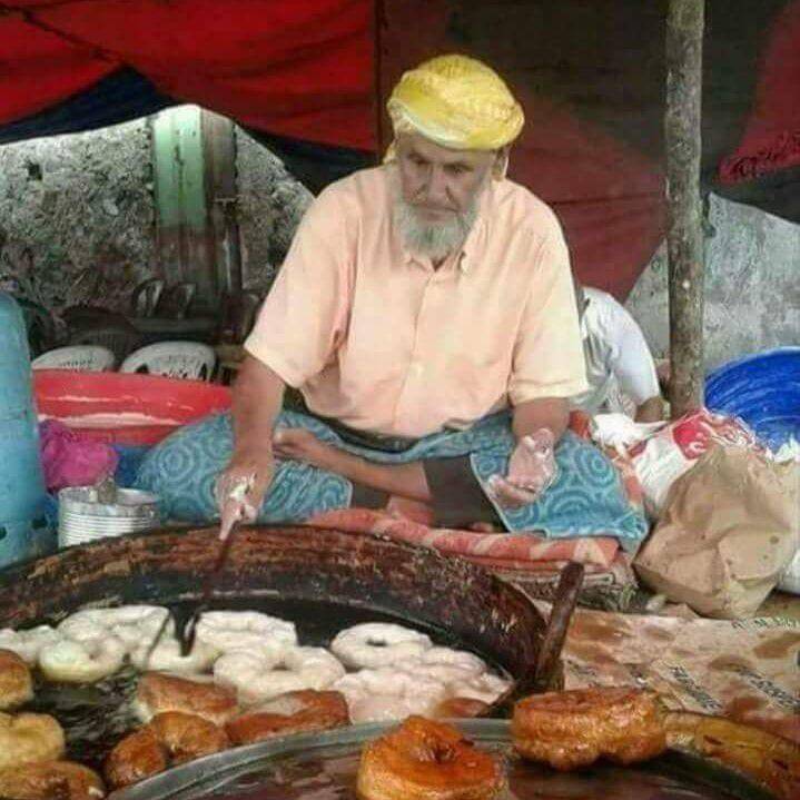 ilustrasi pembuatan sfenj secara tradisional (commons.wikimedia.org/Latifa1982)