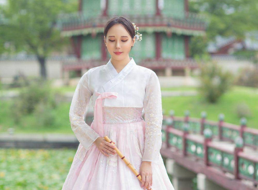 Potret hanbok di Hanbok Plus (hanbokplus.modoo.at)