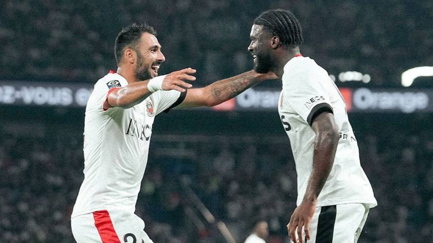 Dua pemain OGC Nice merayakan gol ke gawang PSG. (instagram.com/ogcnice)