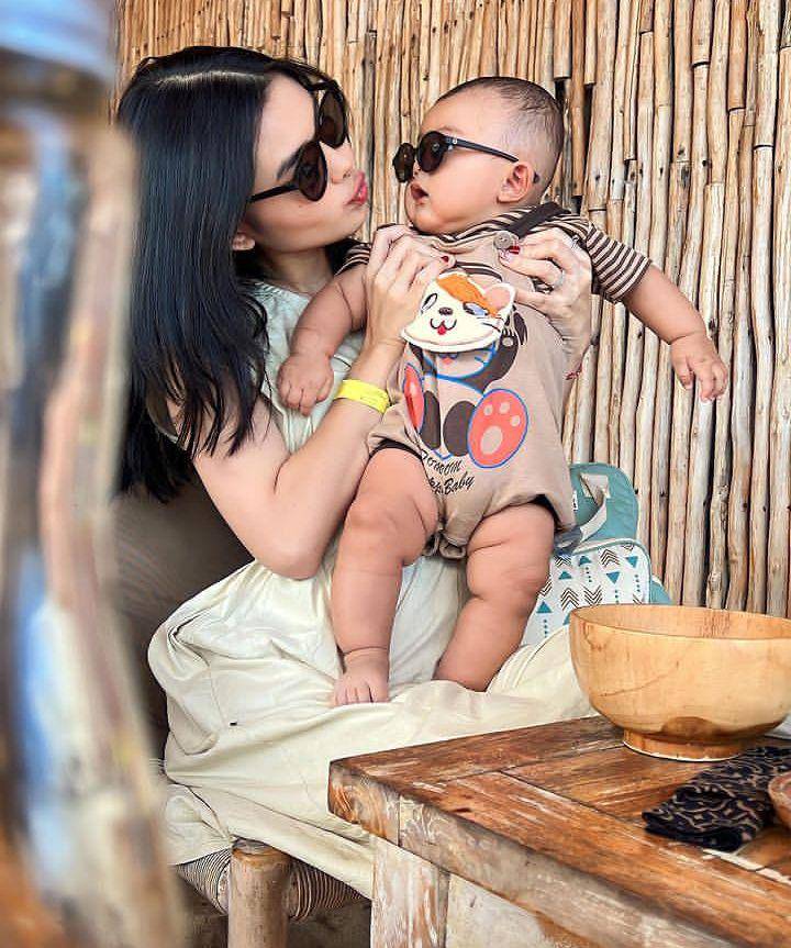 Babymoon Cesen di Bali (Instagram.com/ceseney)