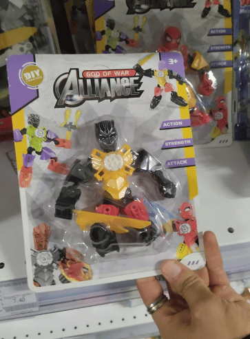 potret action figure krisis identitas (reddit.com/Sockgangmember123)