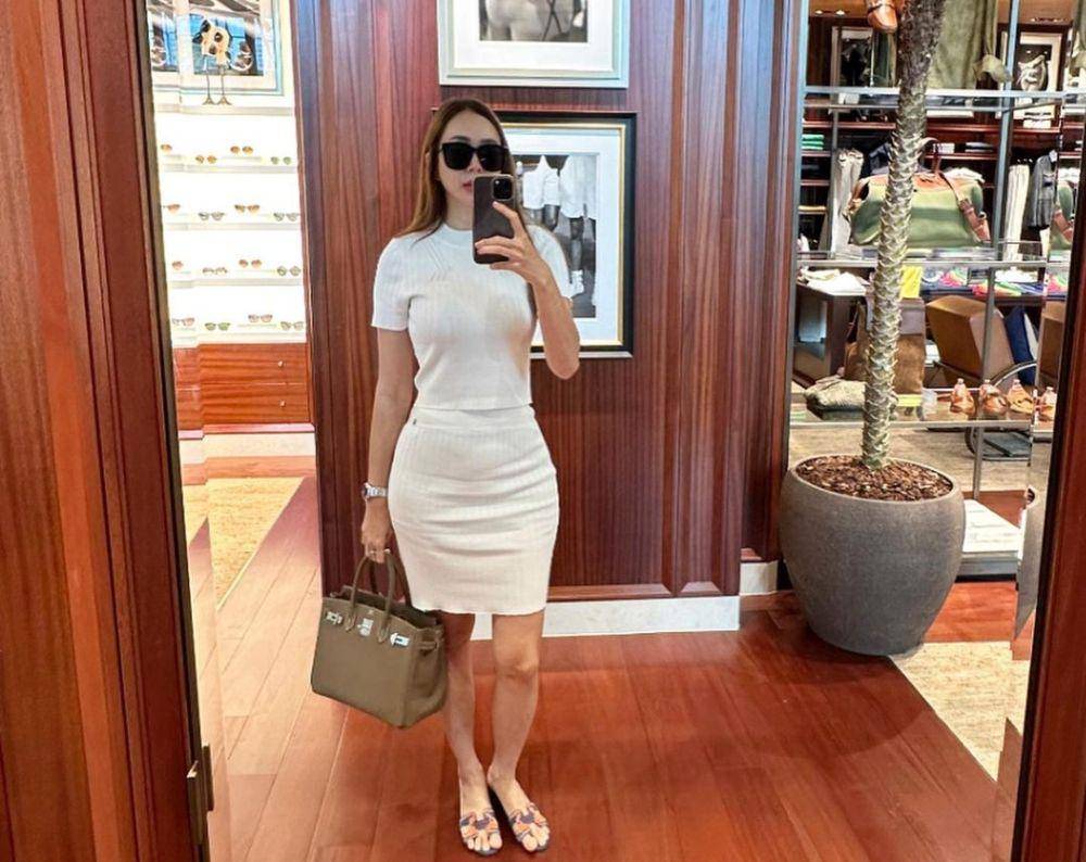 inspirasi fit to body outfit ala Aura Kasih (instagram.com/aurakasih)