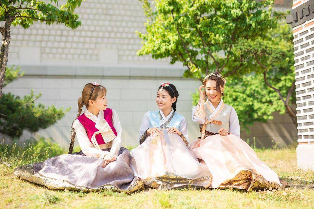 Potret hanbok di Seo Hwa Hanbok (instagram.com/seohwahanbok)
