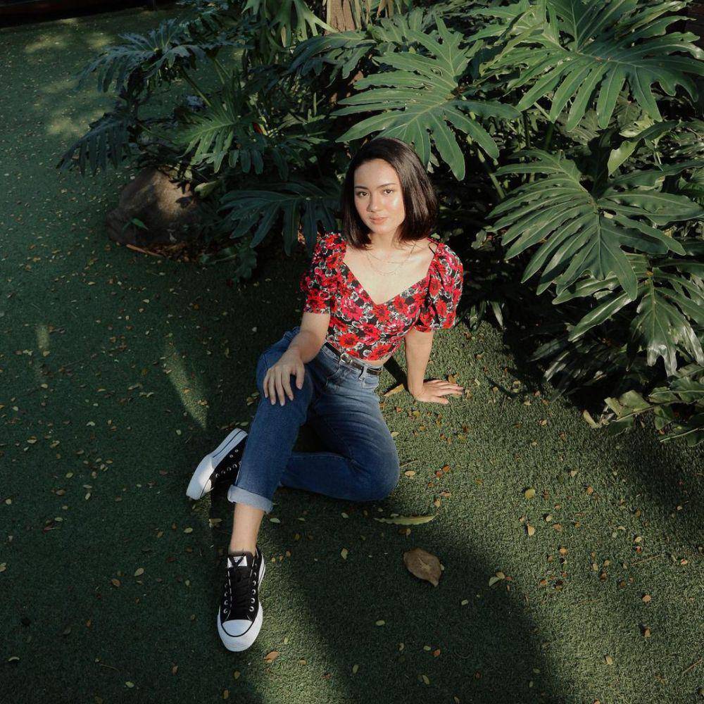 inspirasi outfit motif floral ala Ersya Aurelia (instagram.com/ersyaurel)