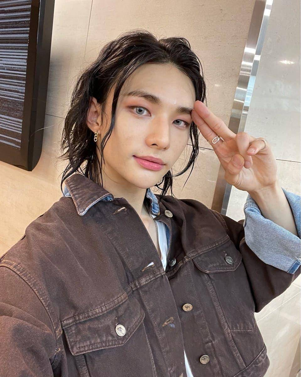 model rambut ala Hyunjin Stray Kids (instagram.com/realstraykids)
