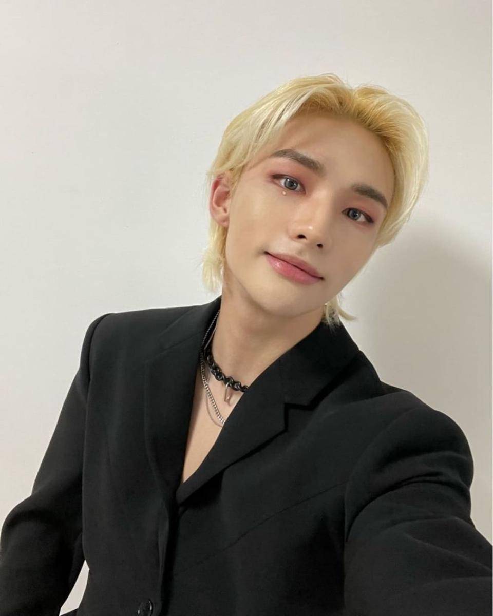 model rambut ala Hyunjin Stray Kids (instagram.com/realstraykids)
