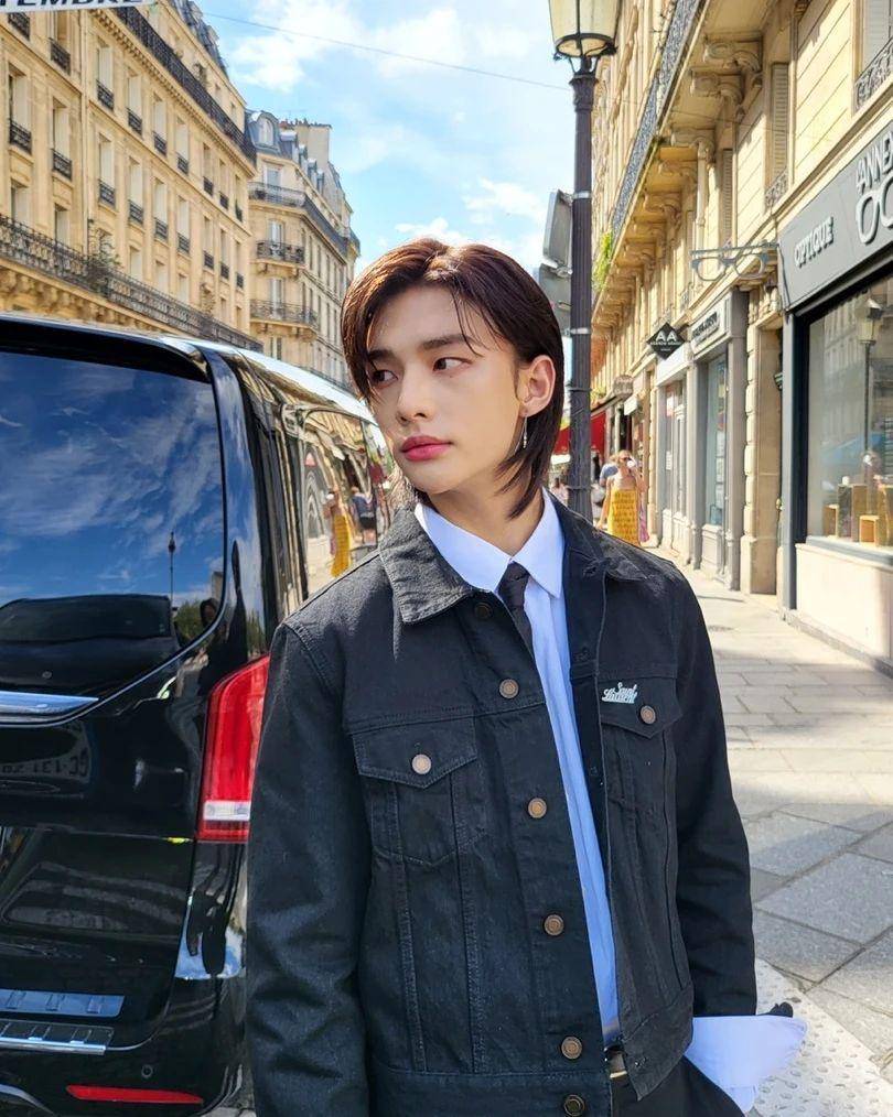 model rambut ala Hyunjin Stray Kids (instagram.com/realstraykids)
