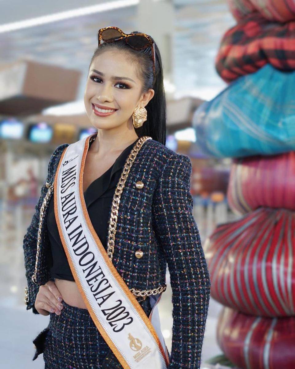 Potret Keberangkatan Sahida Sheik untuk Wakili Indonesia ke Ajang Miss Aura International 2023 (Instagram.com/bunda.latinas)