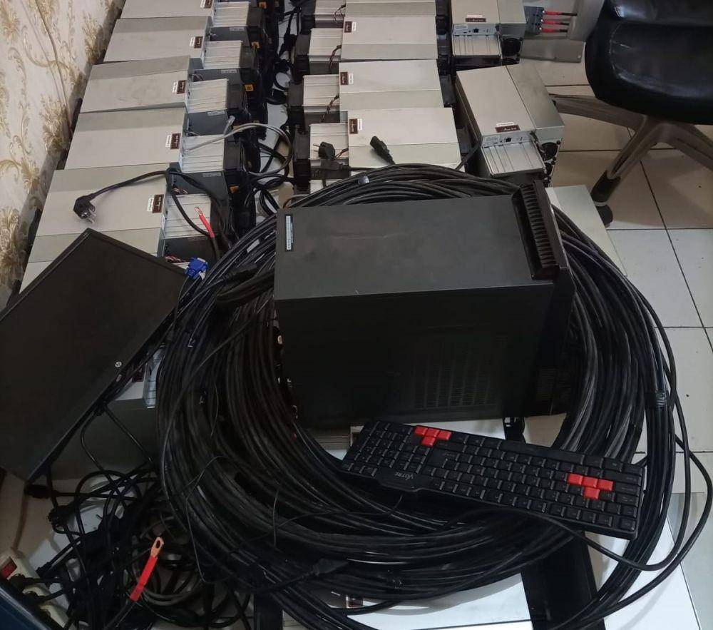 Software yang digunakan untuk menambang crypto dengan sebelumnya mencuri listrik PLN di wilayah Cimanggis, Kota Depok. (Istimewa)