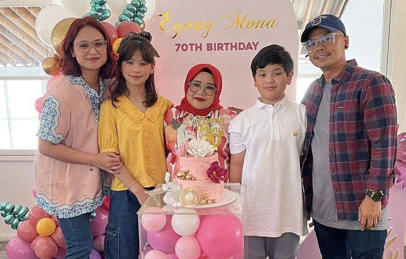 potret Wendi Cagur rayakan ultah ibunya (Instagram.com/wendicagur)