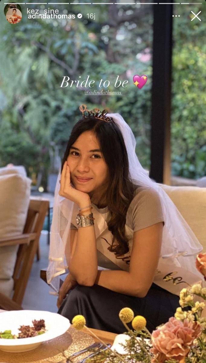 potret Adinda Thomas kembali dapat kejutan bridal shower dari bestie (Instagram.com/adindathomas)
