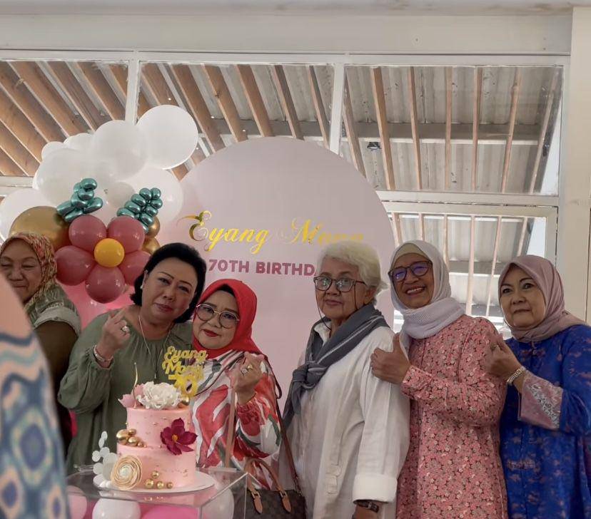 potret Wendi Cagur rayakan ultah ibunya (Instagram.com/wendicagur)
