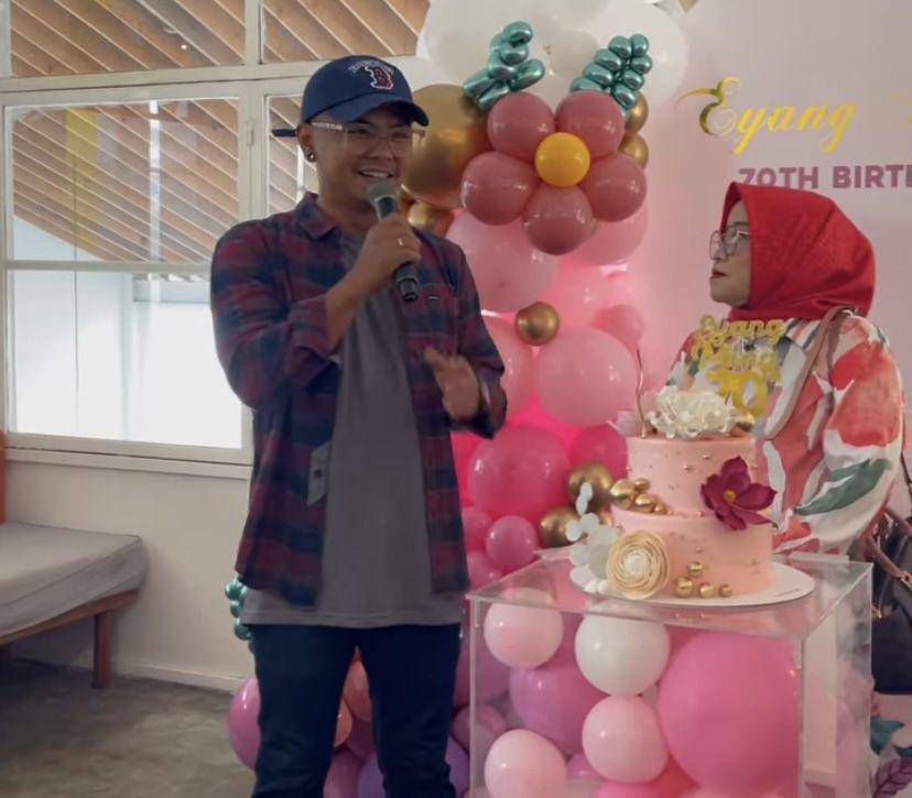 potret Wendi Cagur rayakan ultah ibunya (Instagram.com/wendicagur)