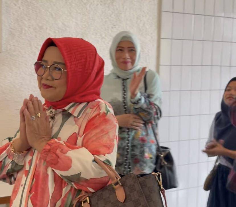 potret Wendi Cagur rayakan ultah ibunya (Instagram.com/wendicagur)