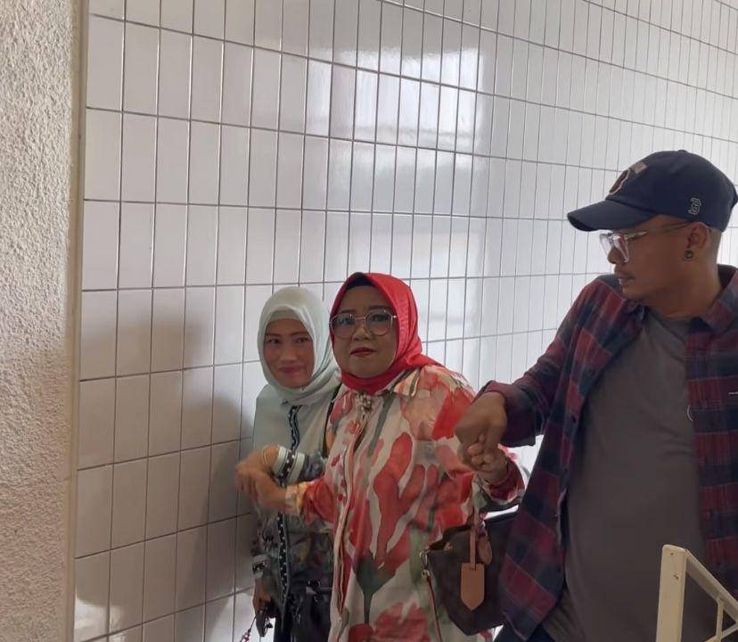 potret Wendi Cagur rayakan ultah ibunya (Instagram.com/wendicagur)