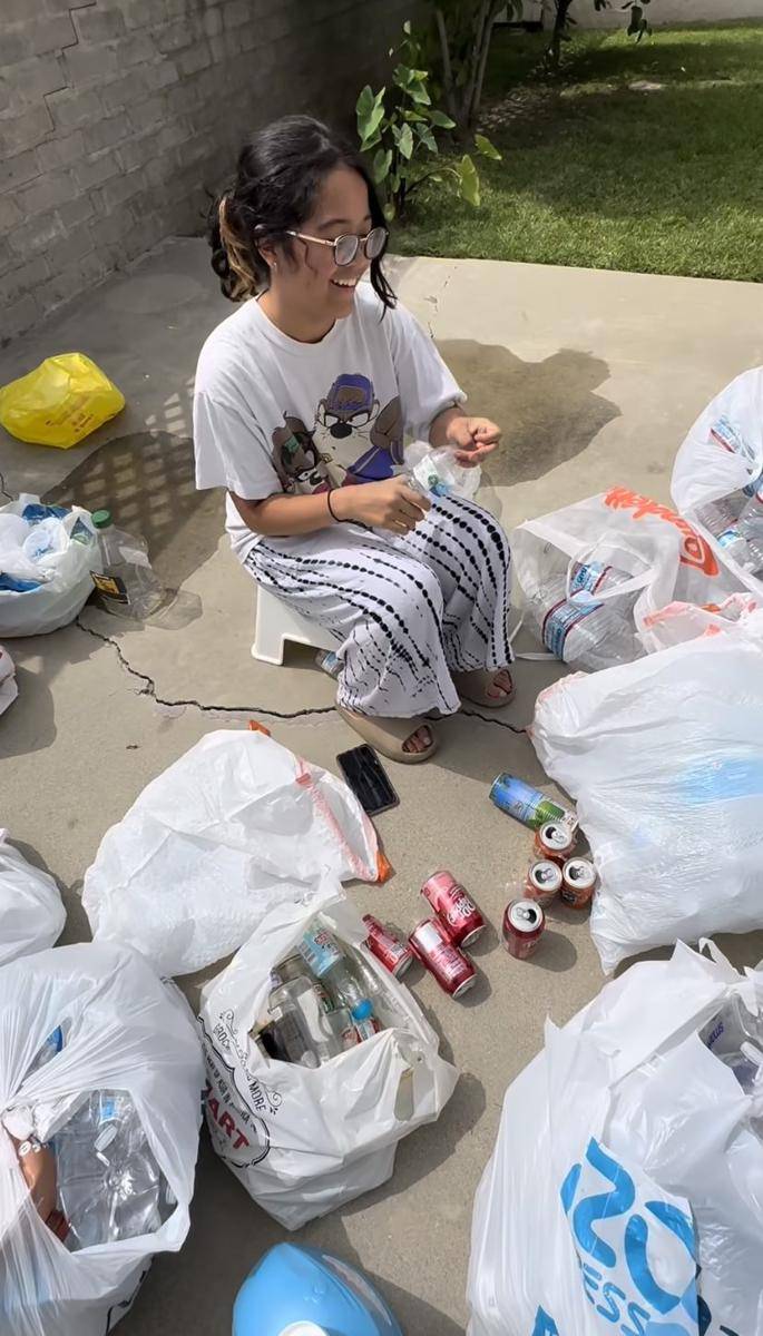potret Cinta Kuya pungut botol bekas tetangga demi cuan (Instagram.com/king_uyakuya)