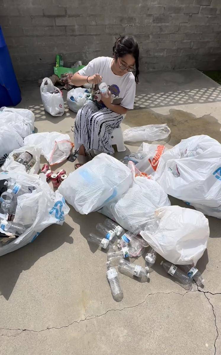potret Cinta Kuya pungut botol bekas tetangga demi cuan (Instagram.com/king_uyakuya)