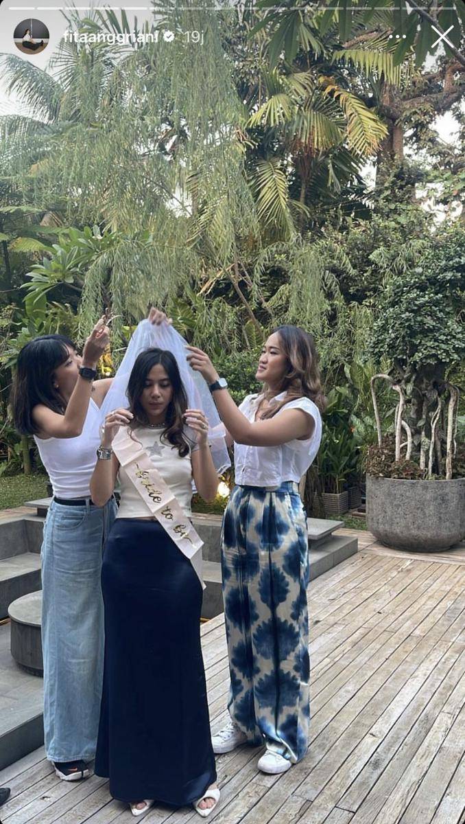 potret Adinda Thomas kembali dapat kejutan bridal shower dari bestie (Instagram.com/fitaanggriani)