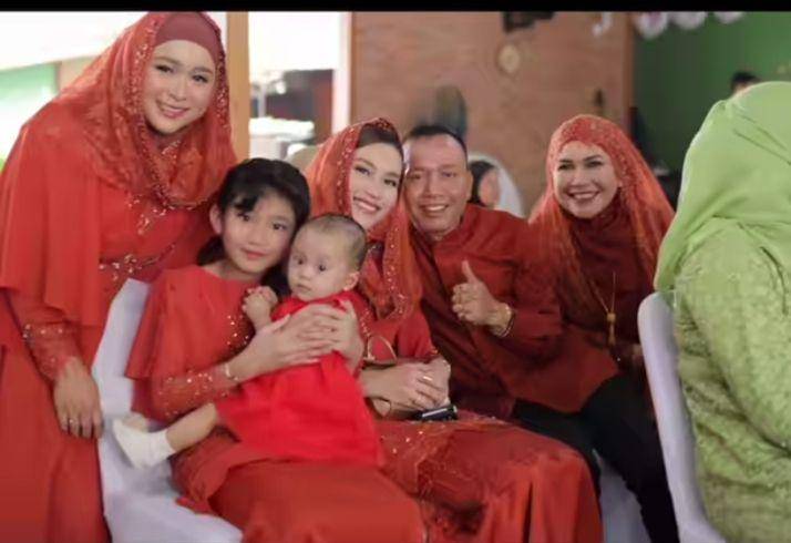 Ayu ting ting di lamaran sepupu (Instagram.com/ayutingting92)