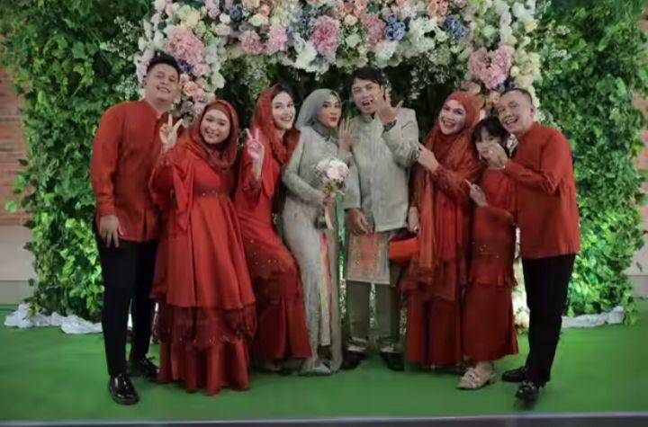 Ayu ting ting di lamaran sepupu (Instagram.com/mom_ayting92_)