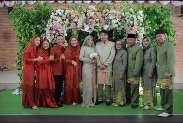 Ayu ting ting di lamaran sepupu (Instagram.com/mom_ayting92_)