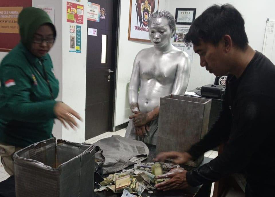 Manusia Silver dan Pengamen Terjaring Razia Satpol PP Madiun