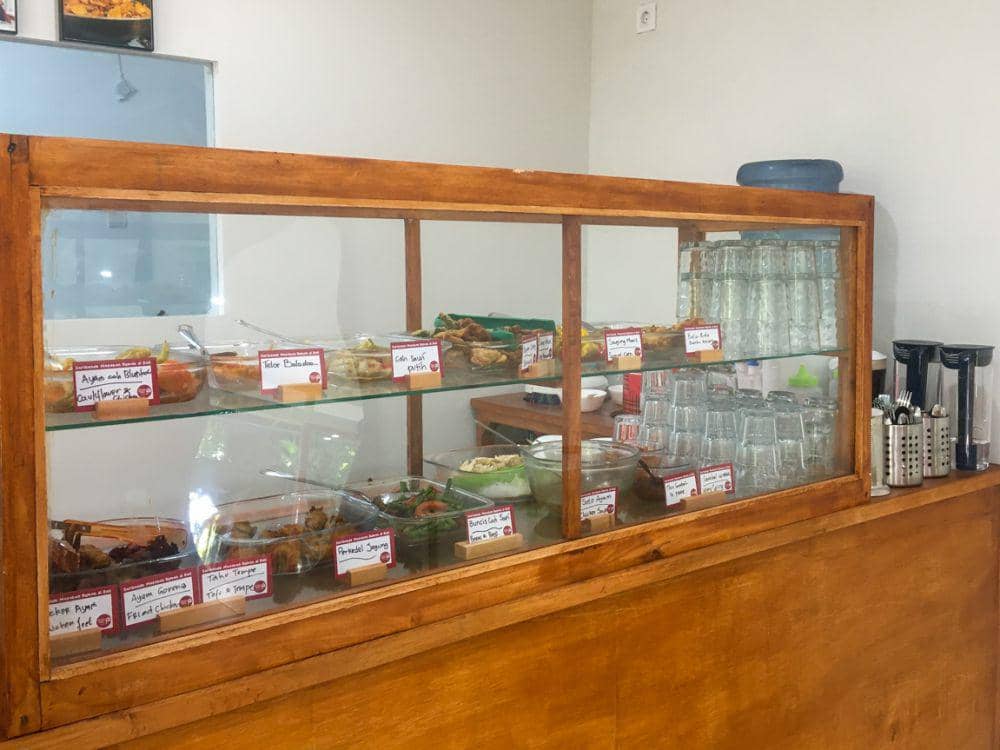 Berbagai menu ala rumahan, tersedia di kedai makan ini (Dok.Pribadi/Natalia Indah)