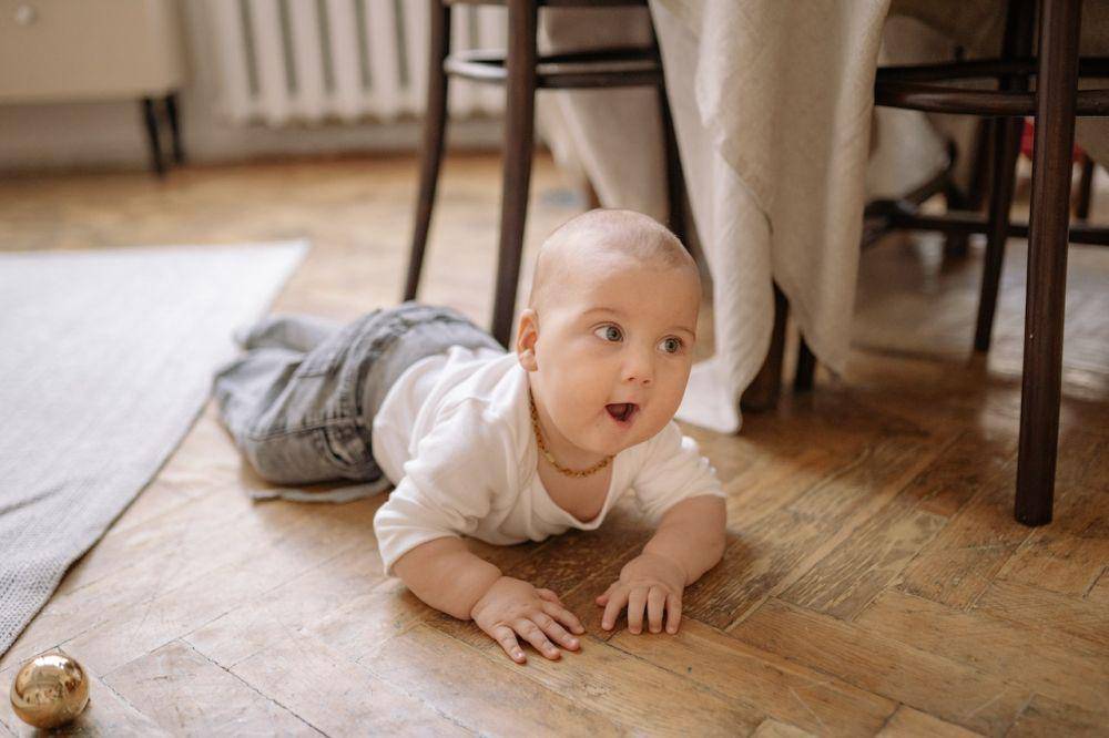 ilustrasi tummy time (pexels.com/Yan Krukau)