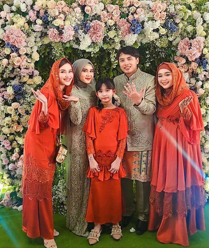 Ayu ting ting di lamaran sepupu (Instagram.com/ayutingting92)