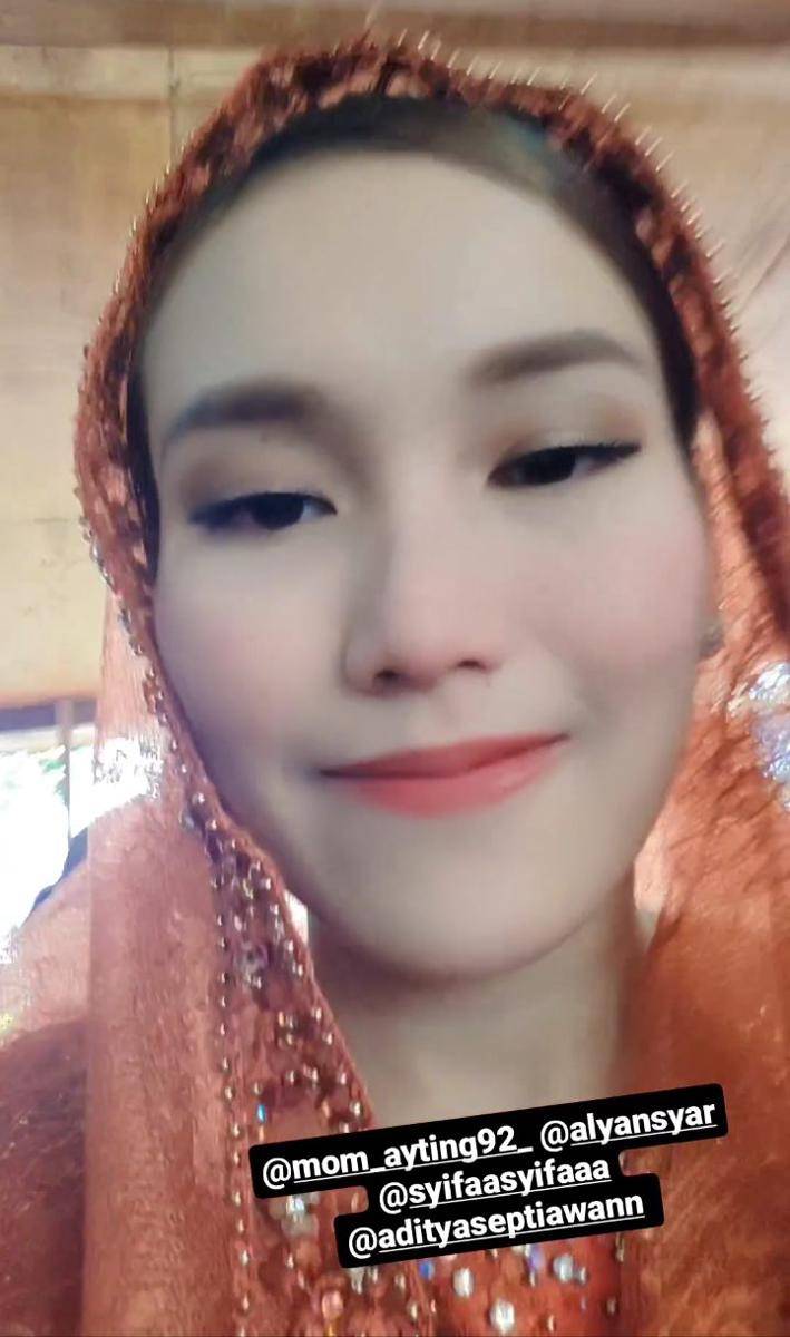 Ayu ting ting di lamaran sepupu (Instagram.com/mom_ayting92_)