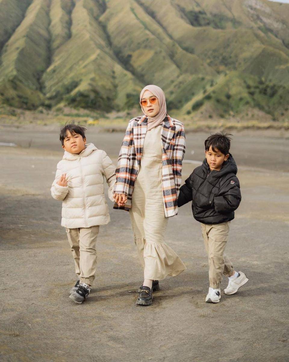 pemotretan artis di Bromo (instagram.com/ririe_fairus)