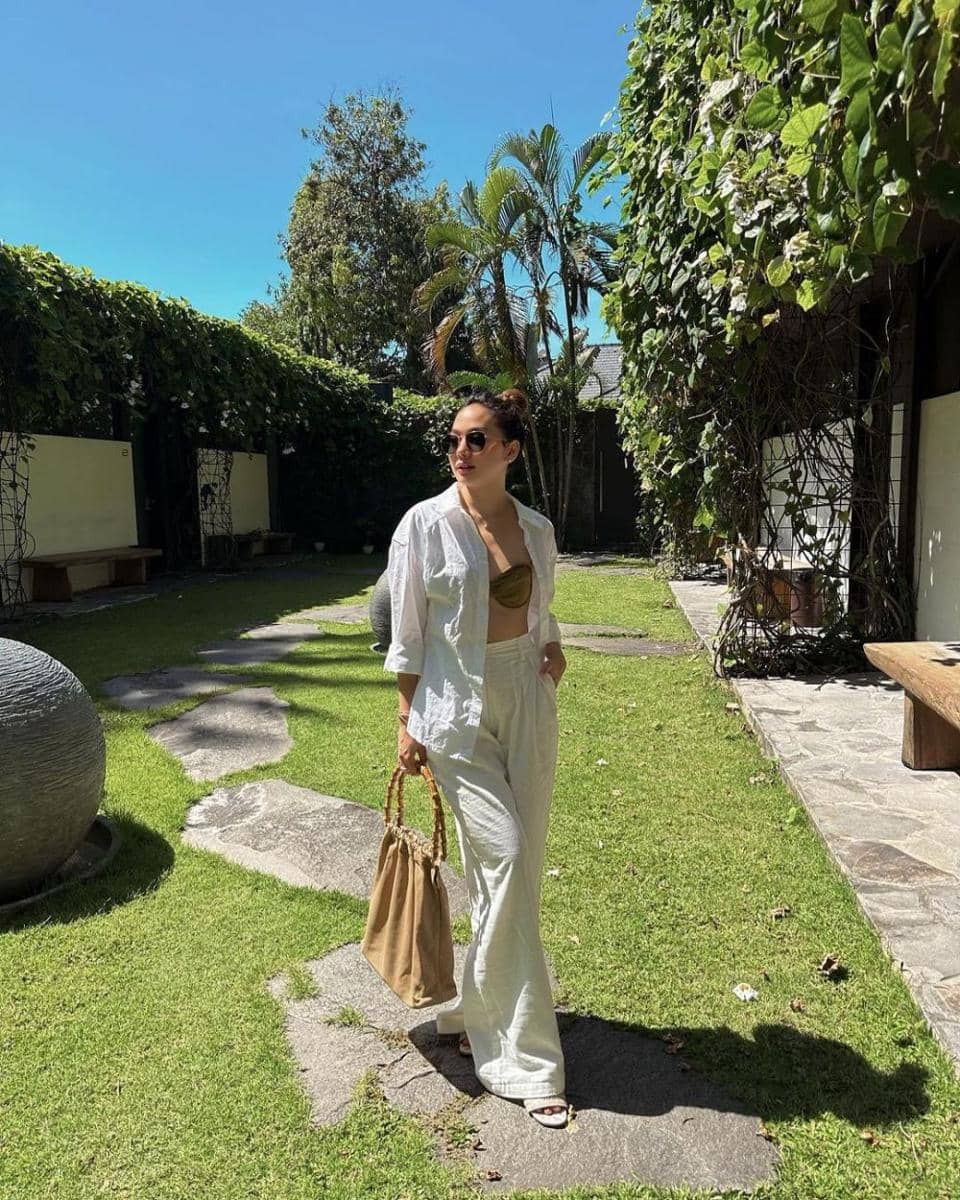 Outfit liburan Jasmine Nadiko (instagram.com/jasminenadiko)