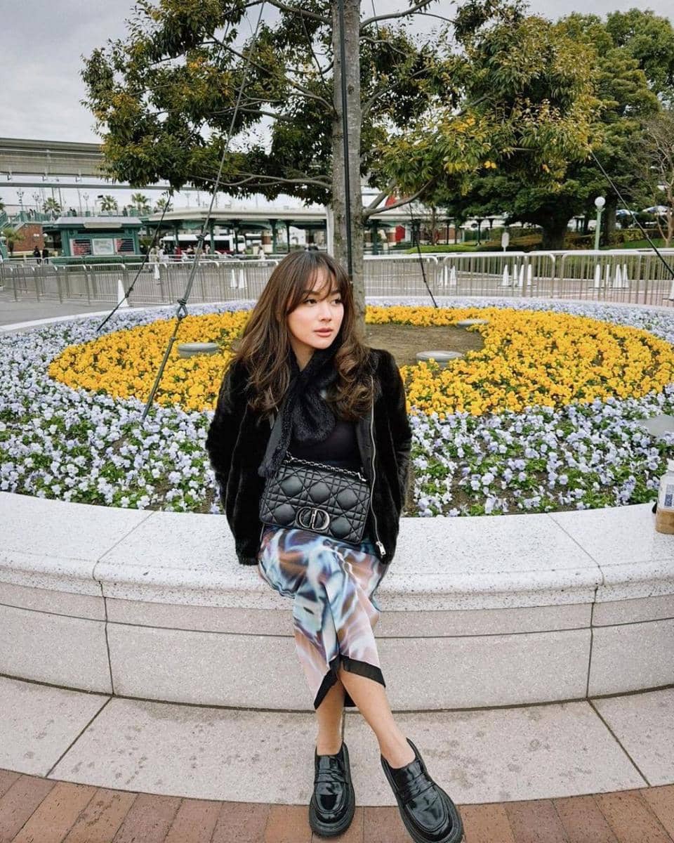 Outfit liburan Jasmine Nadiko (instagram.com/jasminenadiko)