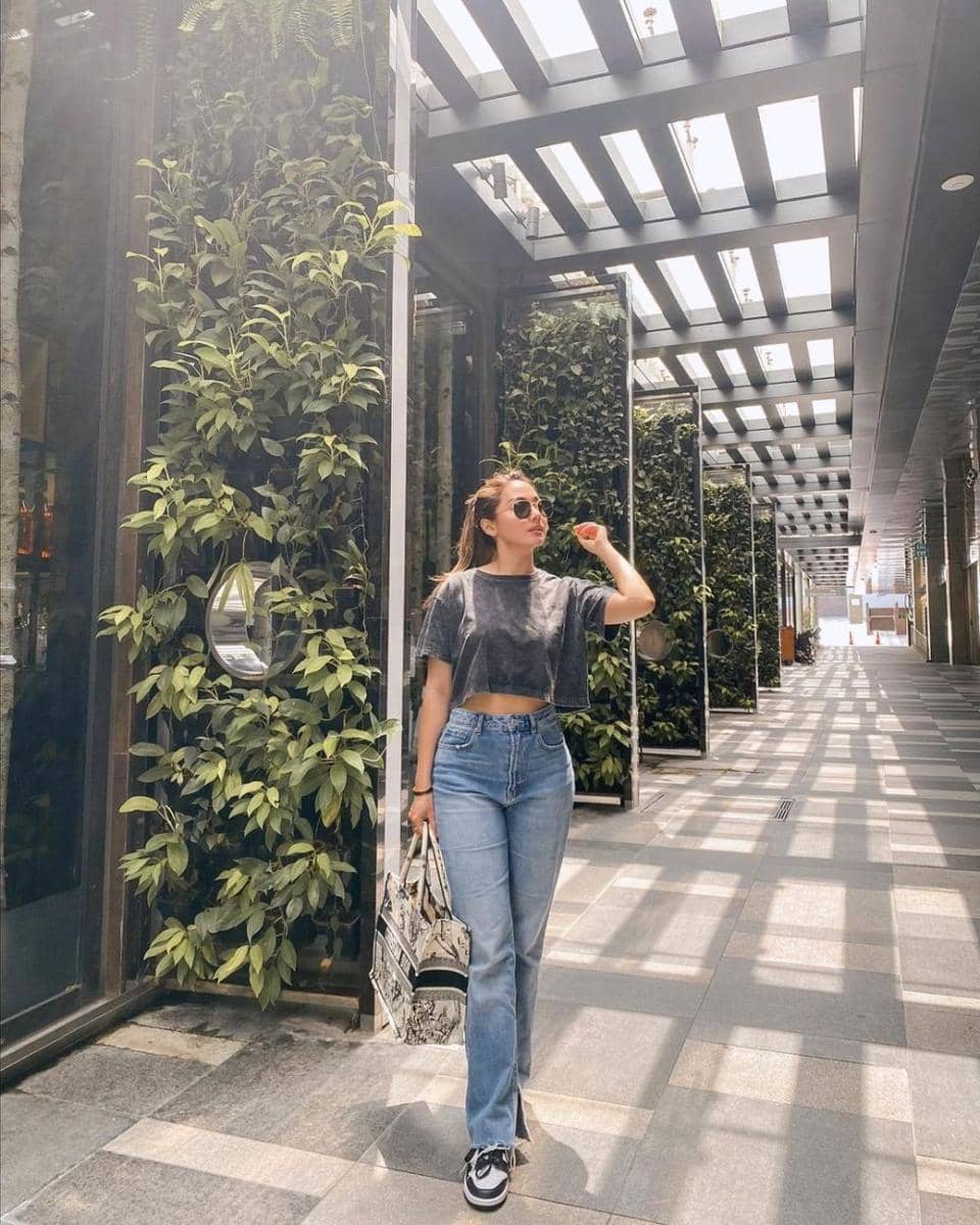 Outfit liburan Jasmine Nadiko (instagram.com/jasminenadiko)