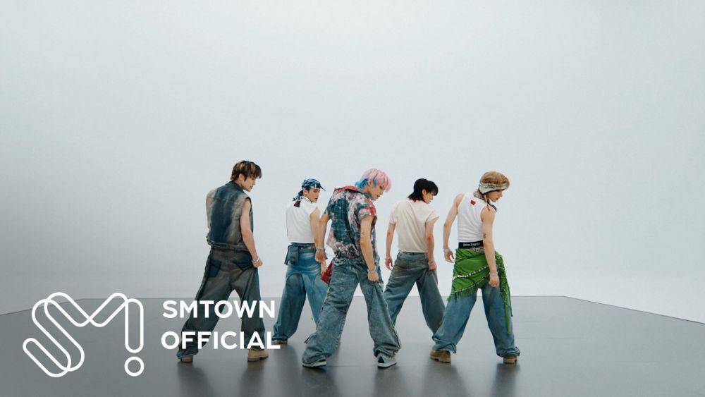 Cuplikan MV "Baggy Jeans" (youtube.com/SMTOWN/)