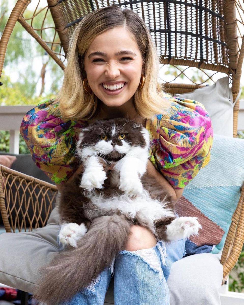 Haley Lu Richardson (instagram.com/haleyluhoo)