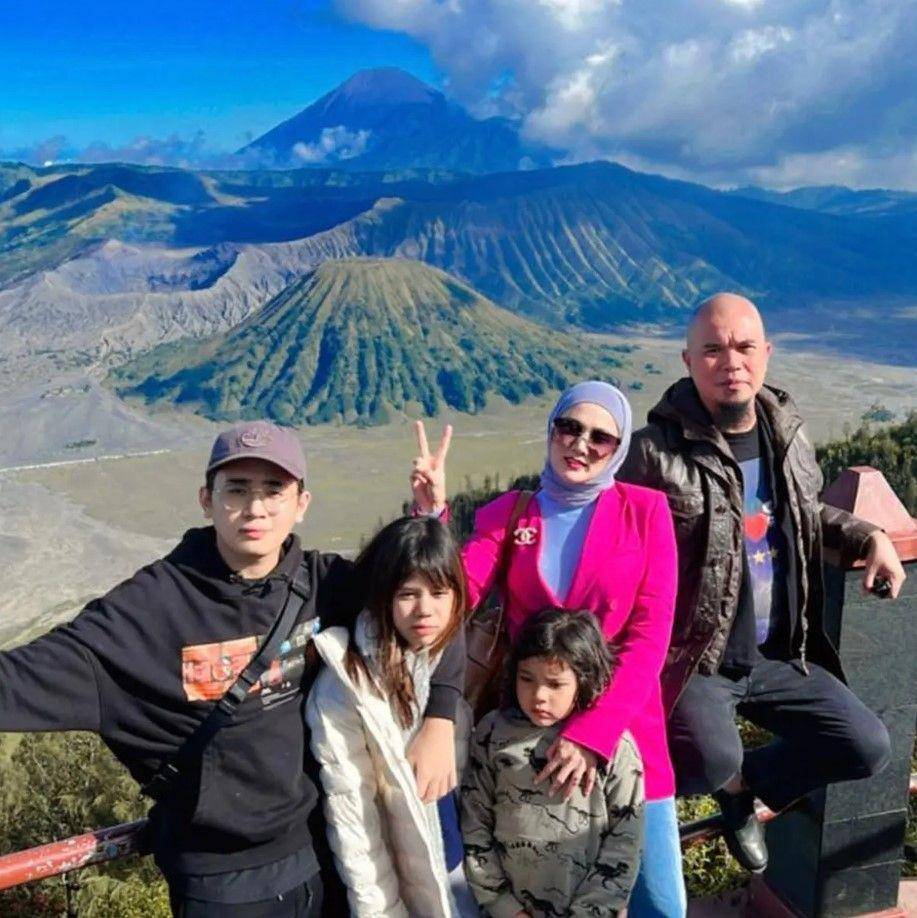 pemotretan artis di Bromo (instagram.com/mulanjameela)