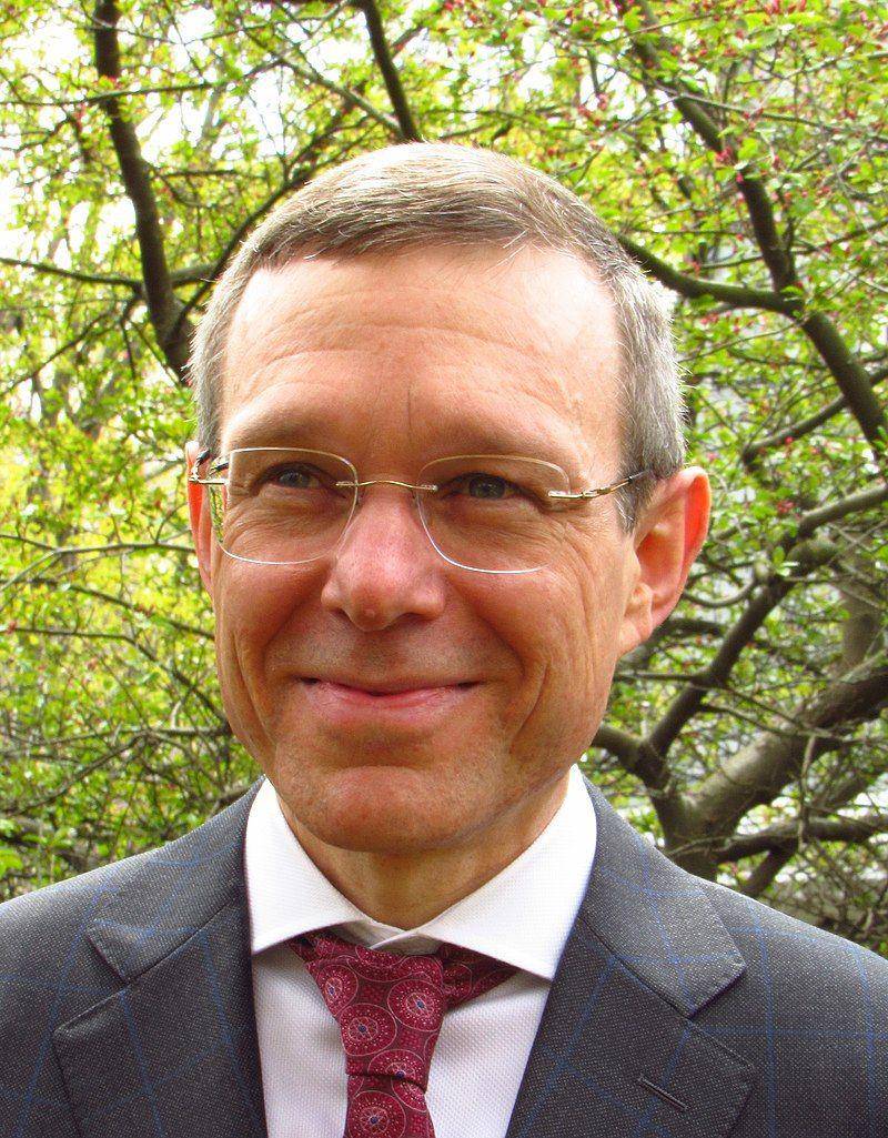 Abraham Avi Loeb (wikimedia.org/Aloeb)