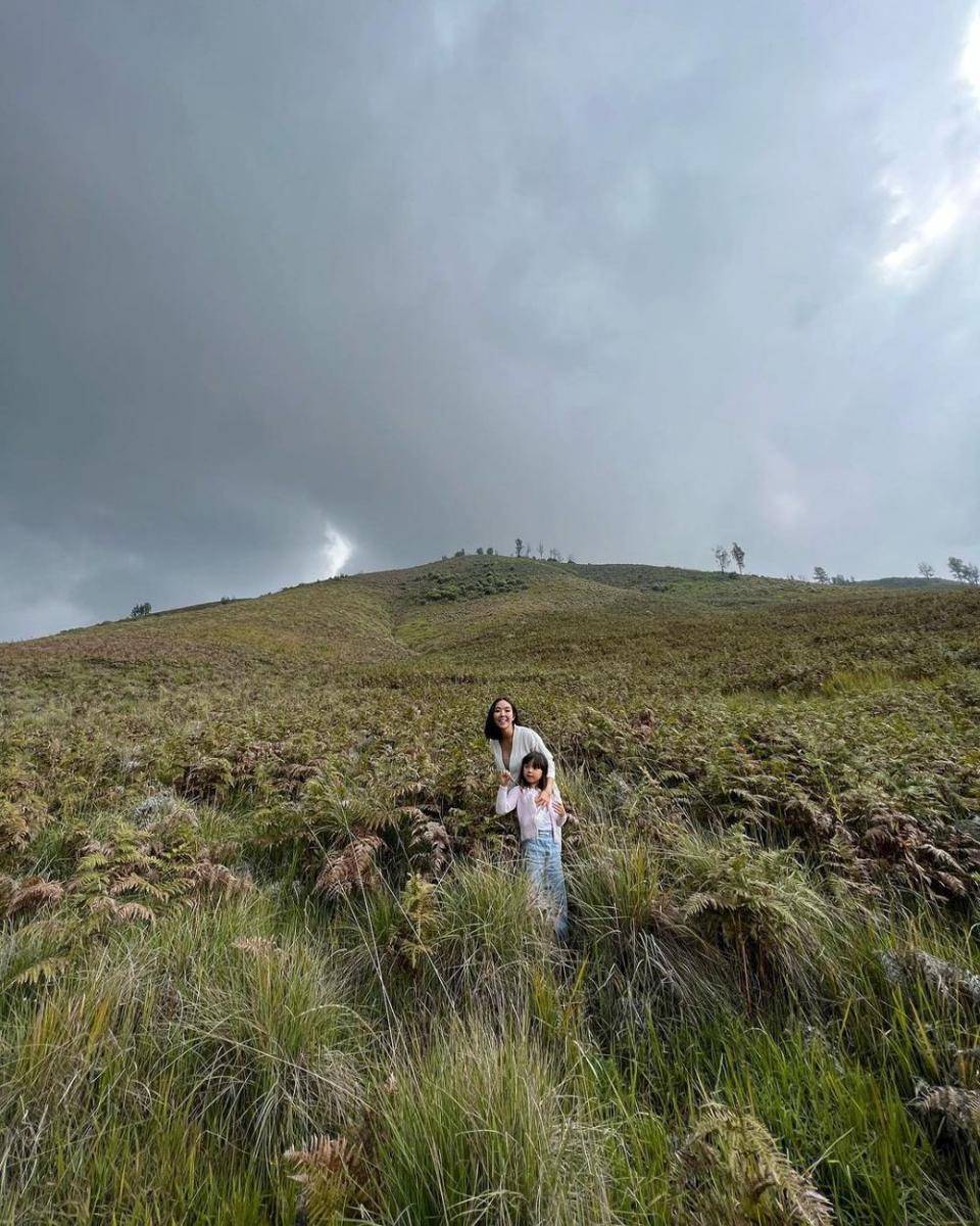 pemotretan artis di Bromo (instagram.com/gisel_la)