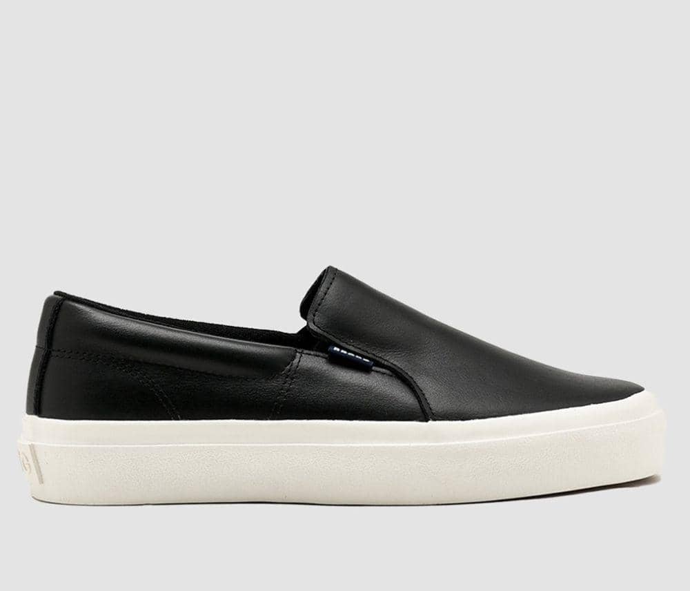 15 Rekomendasi Sepatu Slip On Brand Lokal Terbaik, Keren! | IDN Times
