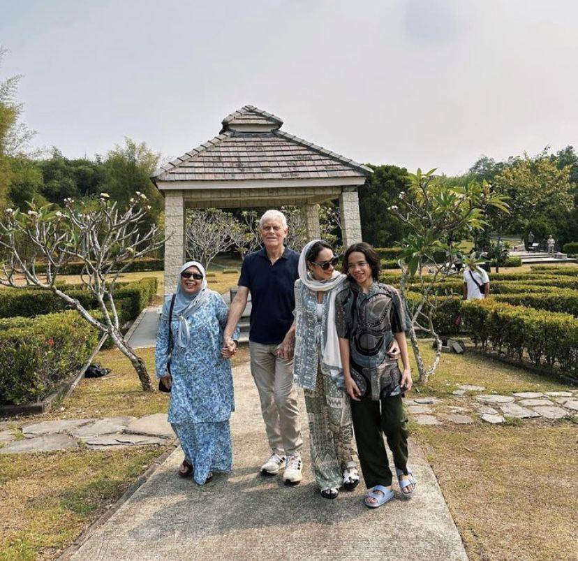potret BCL nyekar ke makam mendiang Ashraf (Instagram.com/bclsinclair)