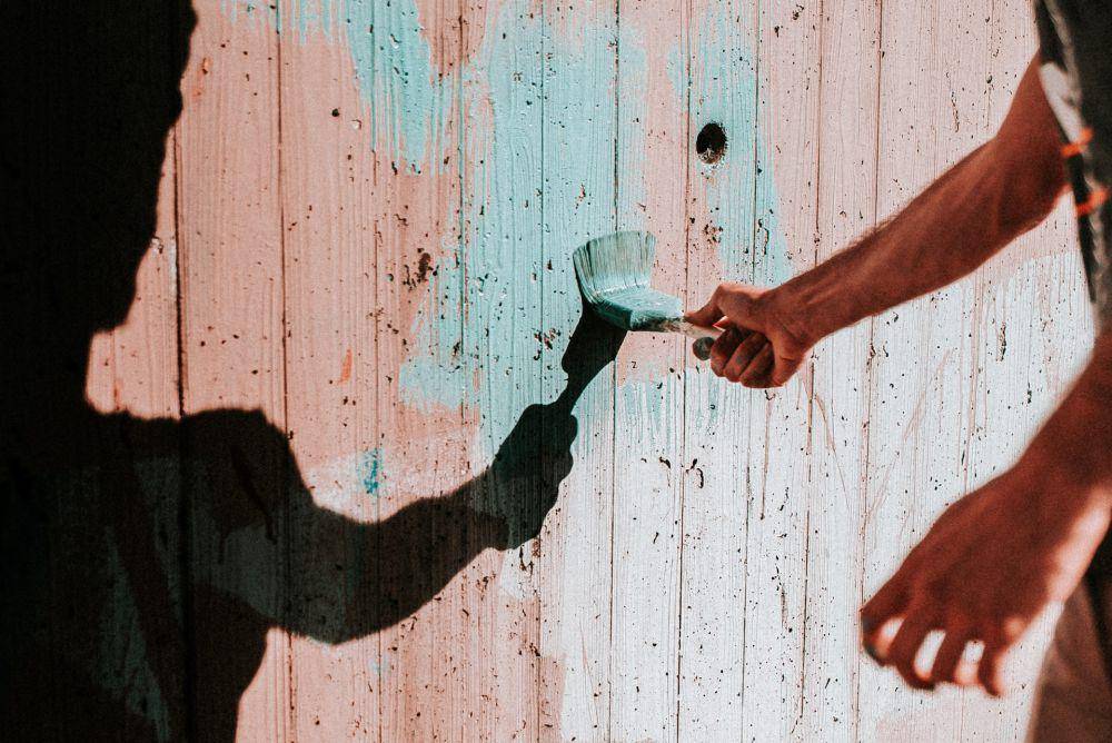 ilustrasi mengecat (unsplash.com/Daniel Chekalov)