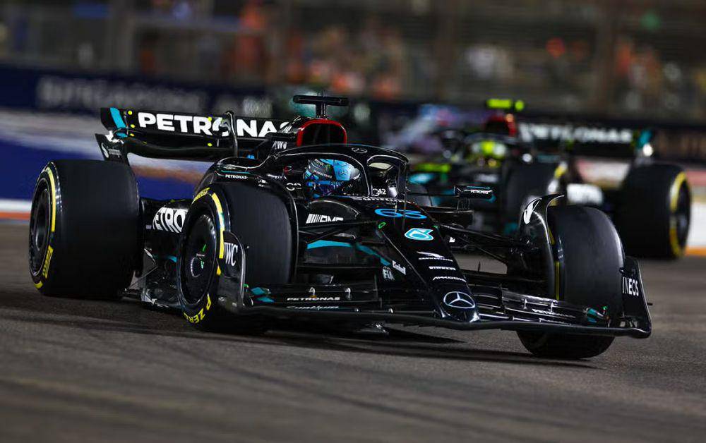 George Russell saat menjalani balapan GP Singapura 2023. (mercedesamgf1.com)