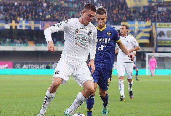 Emil Holm saat masih membela Spezia Calcio. (instagram.com/holm_emil)