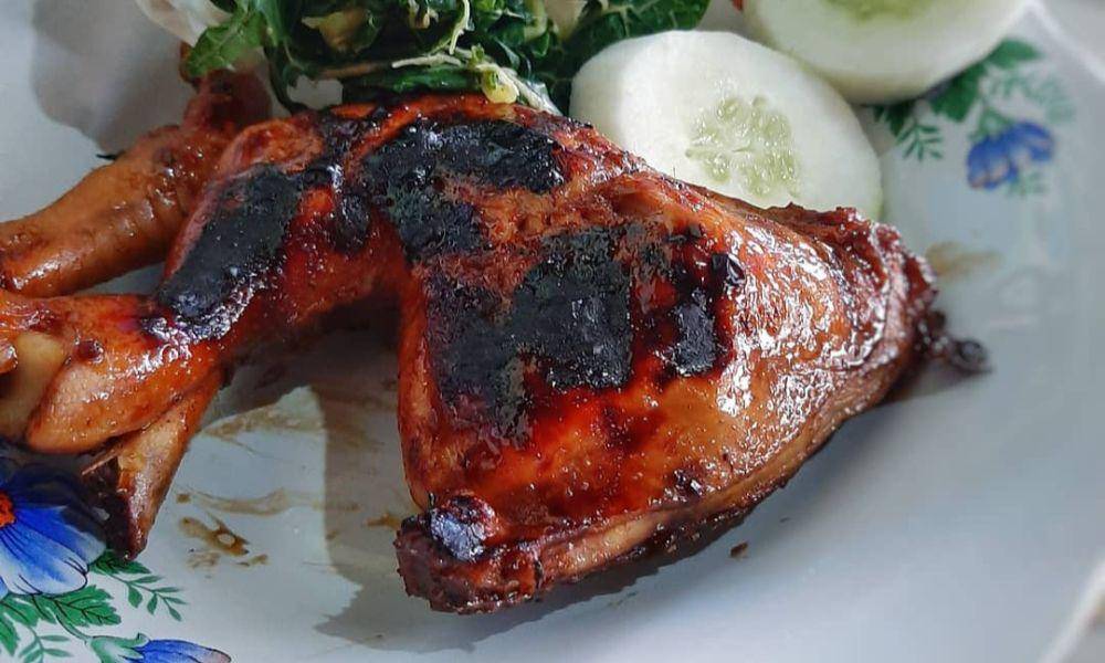 Ayam Bakar Bu Broto (instagram.com/jajan.surakarta)