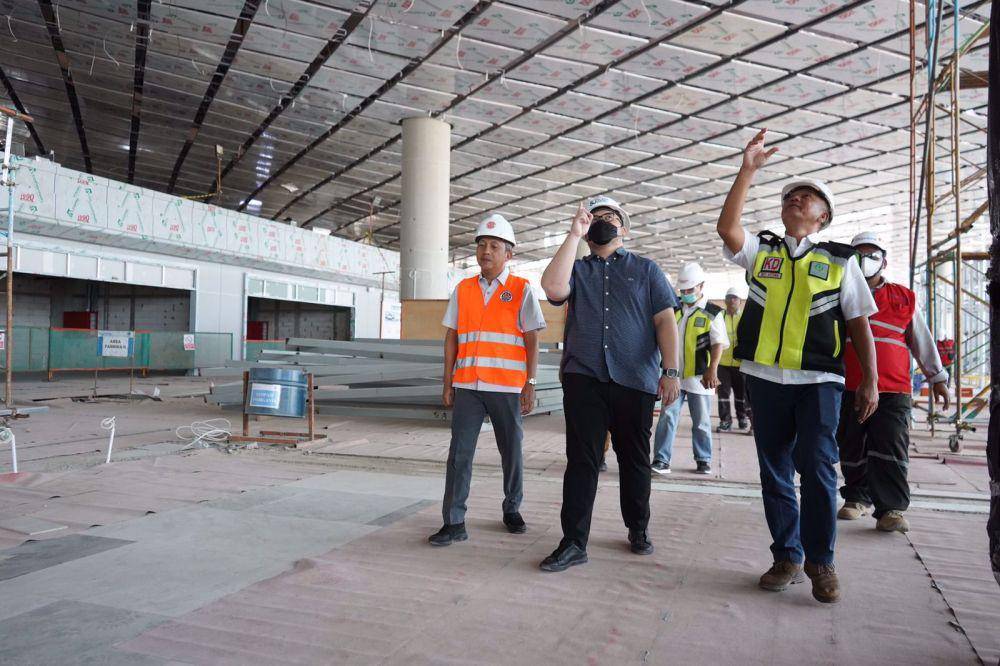Mas Dhito mengecek progres pembangunan Bandara Internasional Dhoho Kediri. (Dok. Pemkab Kediri)