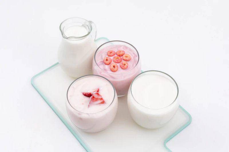 ilustrasi yoghurt (freepik.com/8photo)