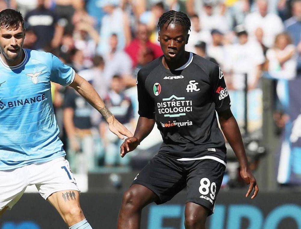 Leandro Sanca (kanan) saat memperkuat Spezia Calcio. (instagram.com/leandrosanca10)